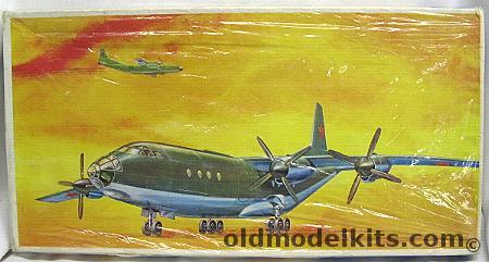 KVZ 1/100 Antonov AN-12 Soviet Airforce, 5029 plastic model kit